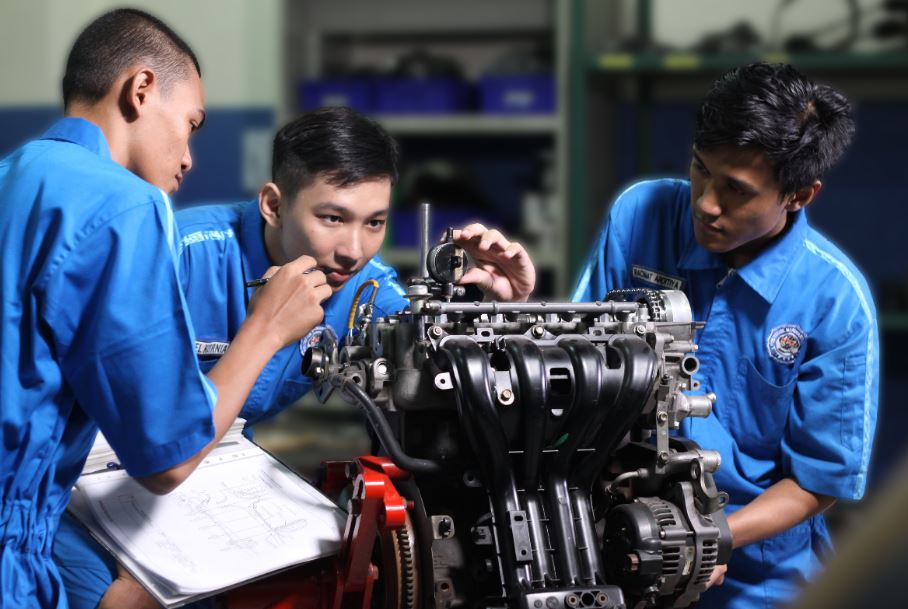 Universitas Jurusan Teknik Otomotif